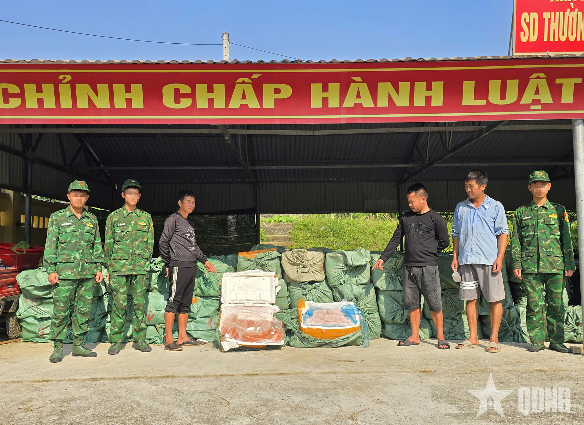 Bộ đội Biên phòng TP Quảng Ninh bắt giữ hơn 6 tấn thực phẩm không rõ nguồn gốc